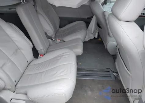 2014 Toyota Sienna Xle V6 8 Passenger z USA, uszkodzony, nr VIN 5TDYK3DC2ES457089